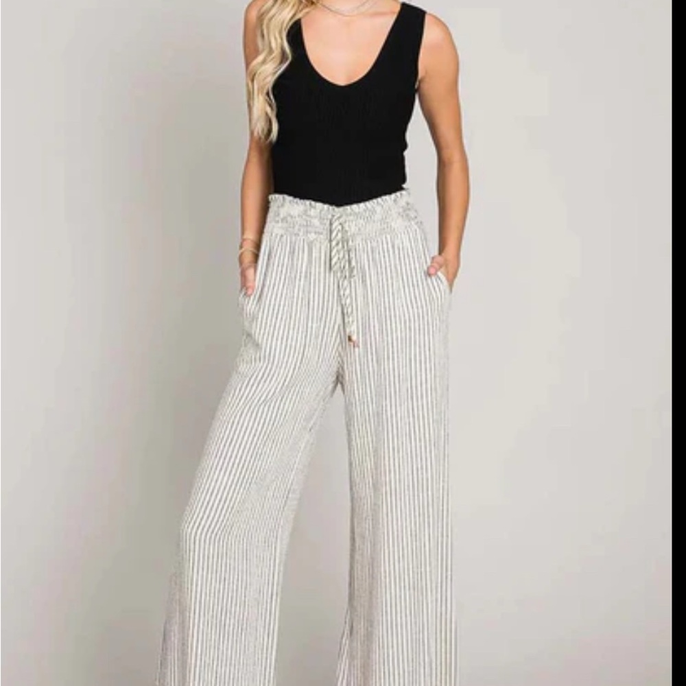 Chic Striped Wide Leg Set in Black and White
